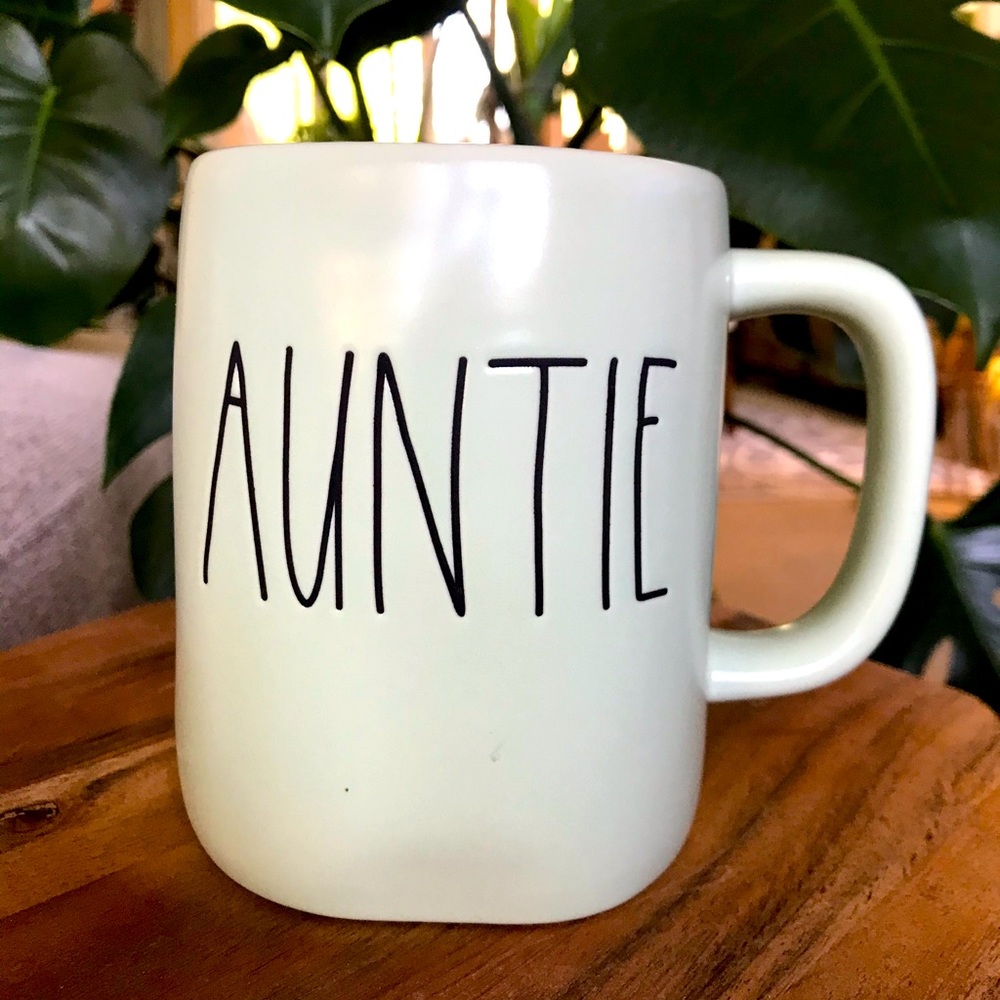 Rae Dunn AUNTIE Mug